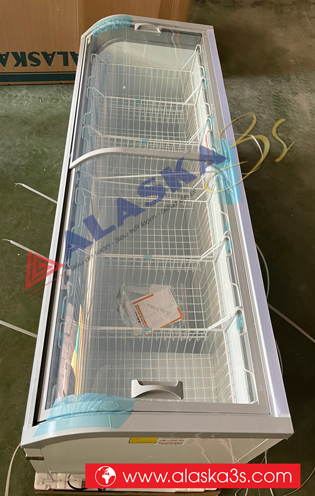 Tủ đông Alaska mặt kính cong KC-550CI 765Lit inverter