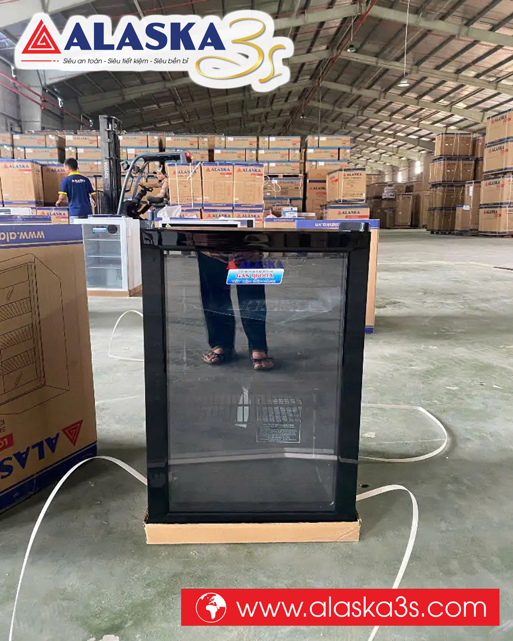 Tủ mát Alaska LC-70B màu đen 70L