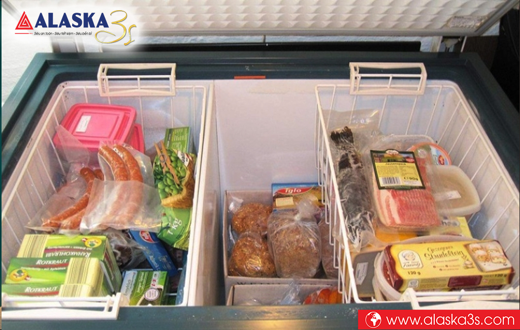Sắp xếp thực phẩm gon gàng vào tủ đông Alaska