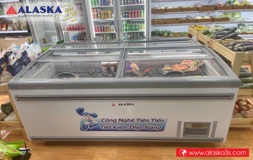 Tủ đông mặt kính phẳng Alaska KN-450 trưng bày hiệu quả đẹp mắt