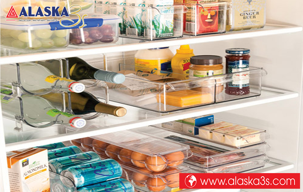 Sắp xếp thực phẩm vào trong tủ mát